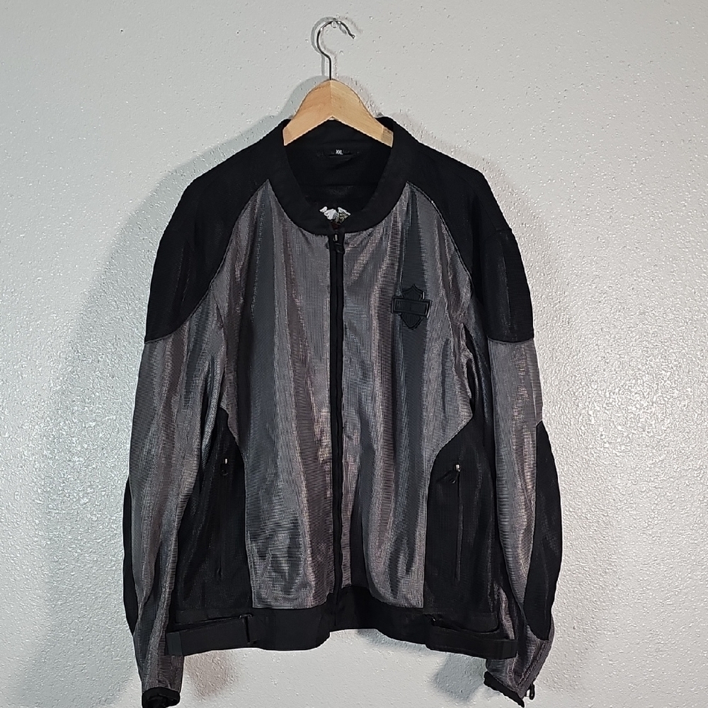 Men's Black and Gray Jacket